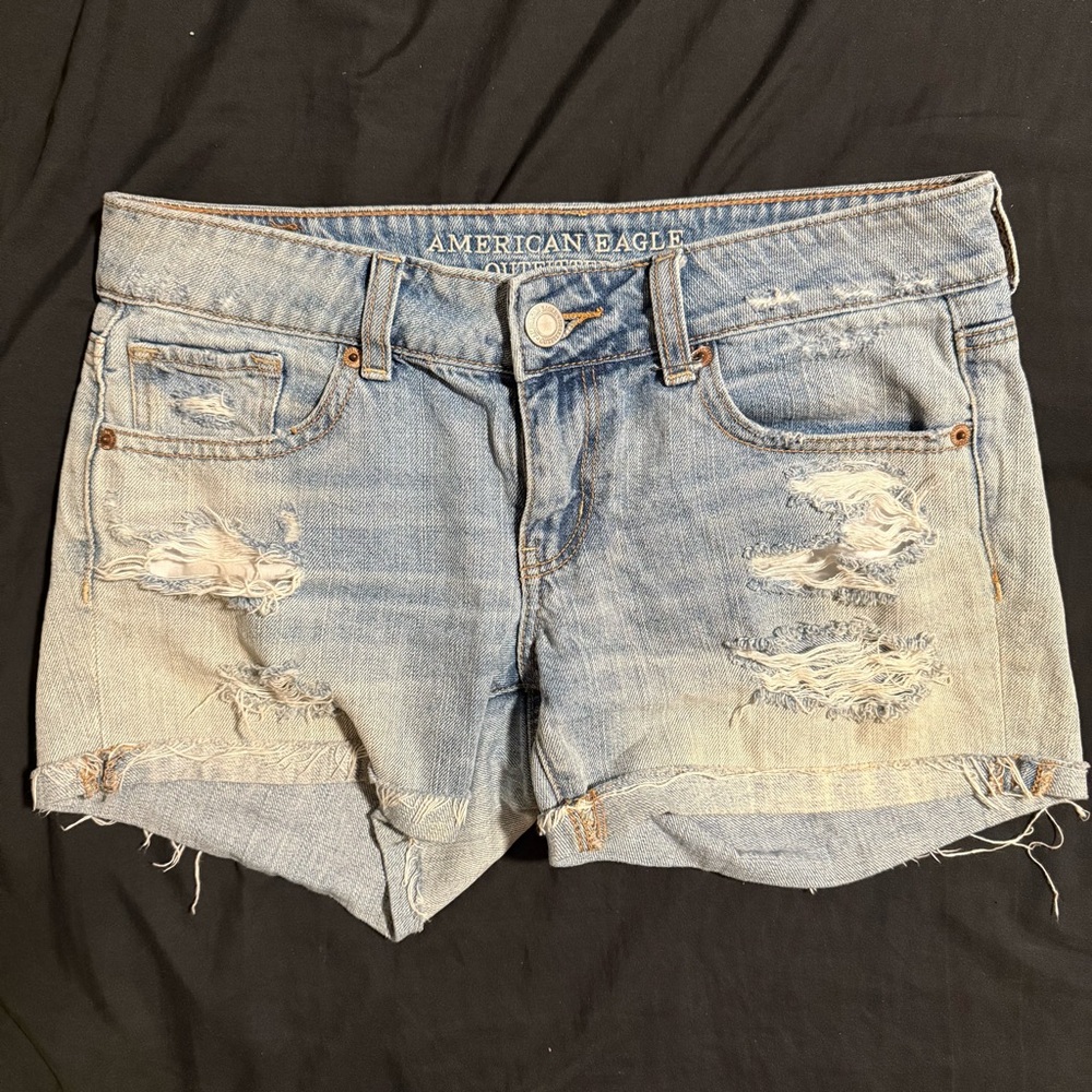 American eagle short. Size 4. Distressed